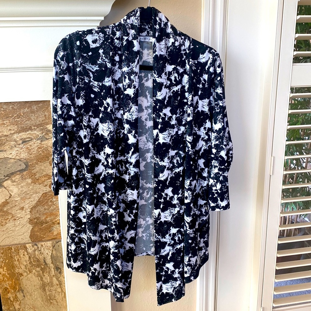 Peter Nygard Size: Medium Black and Silver Cardigan